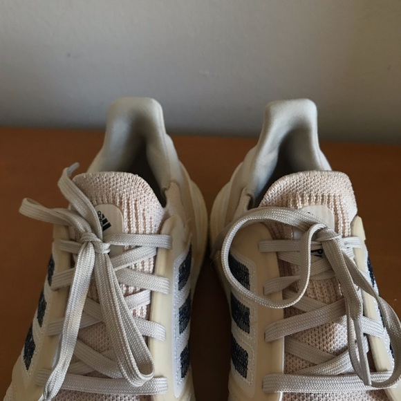 Adidas Ultraboost 20 - Picture 5 of 5